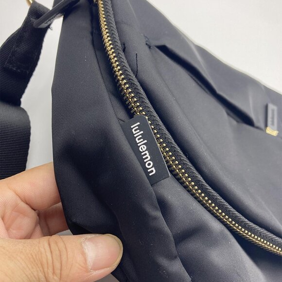 Lululemon All Night Festival Bag 5L (Black/Gold 5L) - Picture 6 of 6